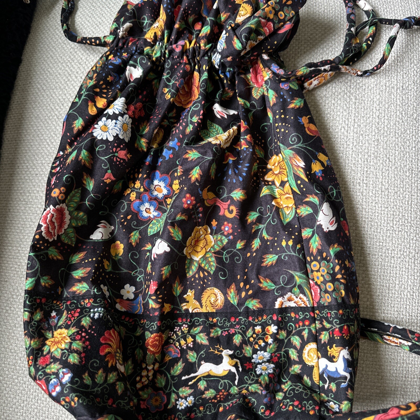 VERA BRADLEY Backsack Sling Bag TAVERN ON THE GREEN Non-quilted New Rare