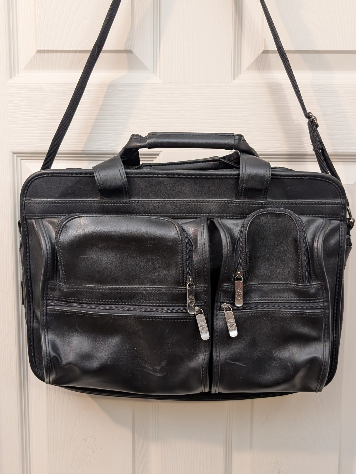 America Avenues Leather Vintage Carry on Laptop Messenger Bag
