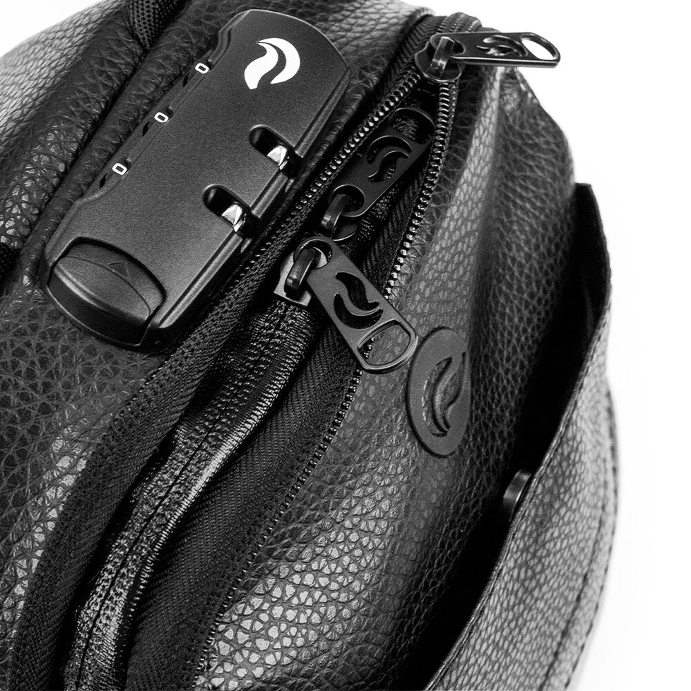 Skunk UNO Smell Proof Cross Body 100% Smell Weather Proof Carbon Lining – BLACK