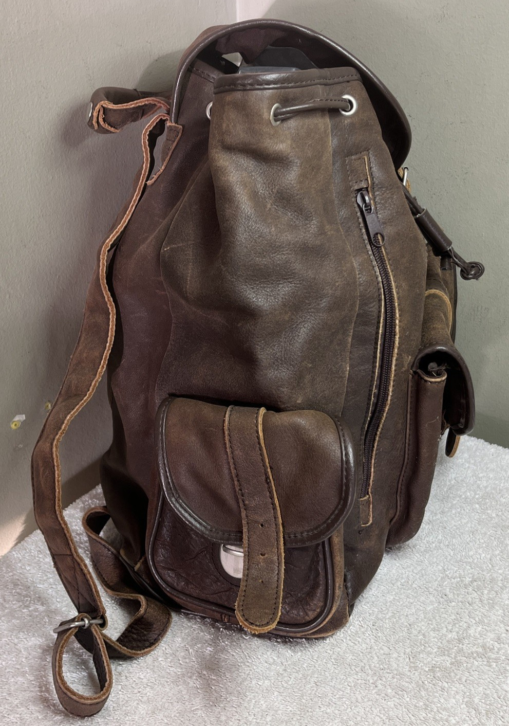 Vintage MARLBORO Adventure Team Leather Backpack Promo Drawstring Buckles Brown