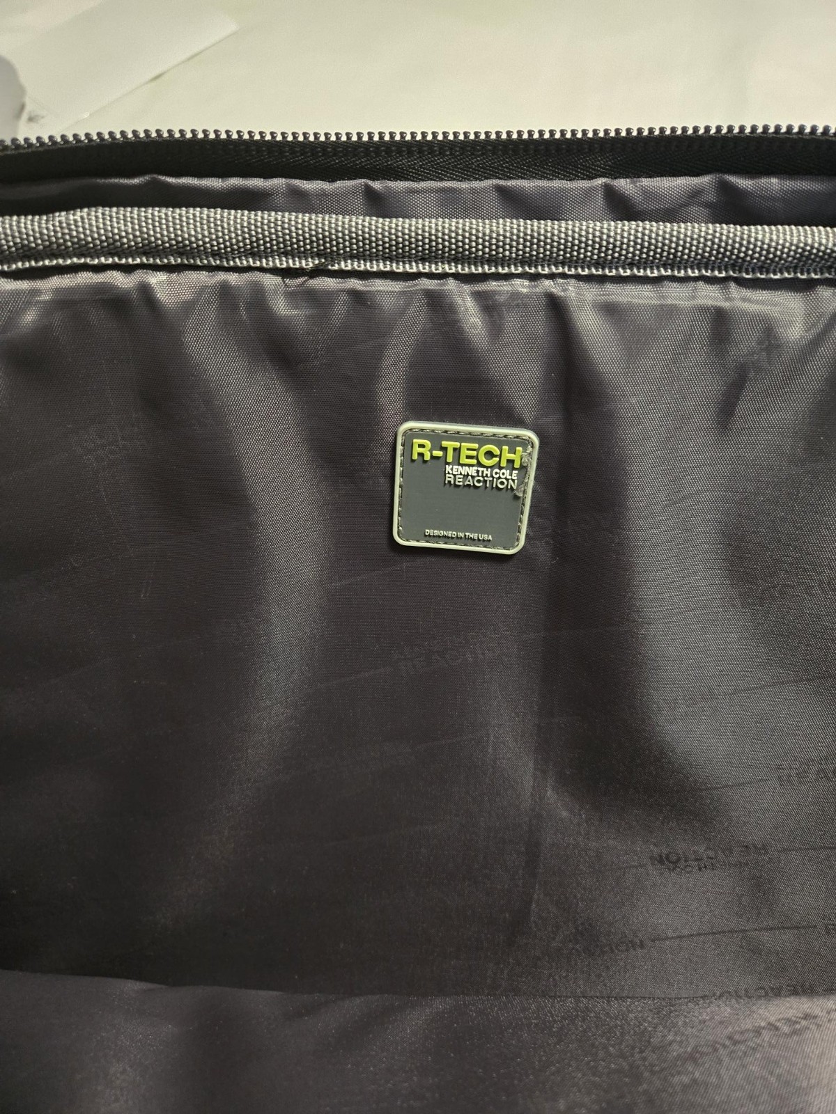 Kenneth Cole Reaction R-TECH Laptop Bag Briefcase w/ Handles 536735