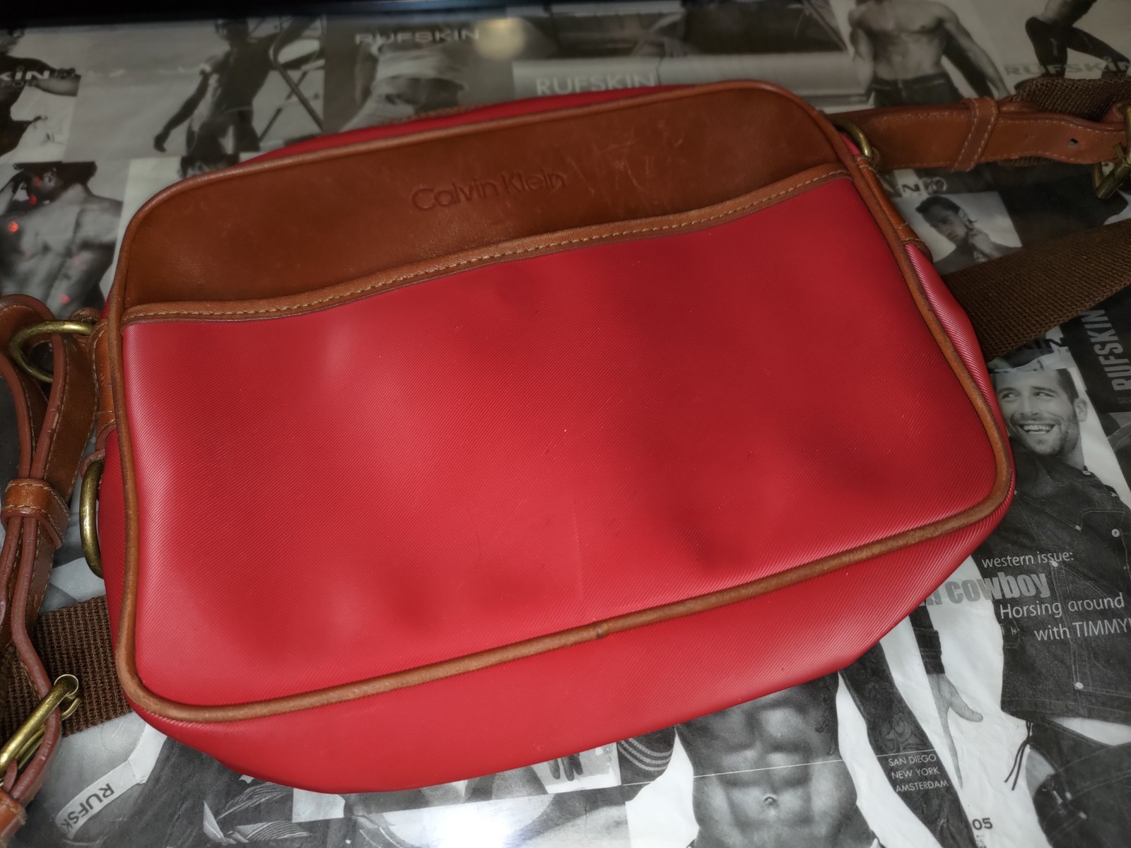 CALVIN KLEIN LEATHER PURSE MESSENGER CROSSBODY SHOULDER BAG. RED. VINTAGE 🌈 GAY