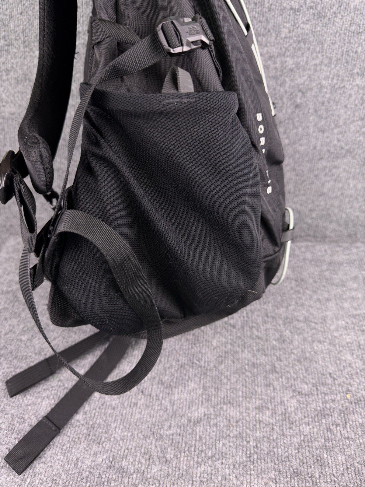 The North Face Borealis Men’s Backpack Black 28-liter pack Travel Hiking Sports