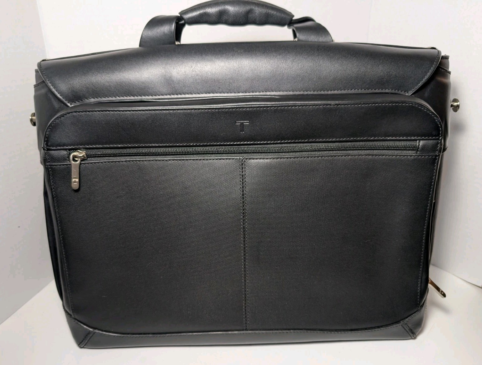 TUMI Business Bag Premium Leather 2952D Brief Case. Super CLEAN!