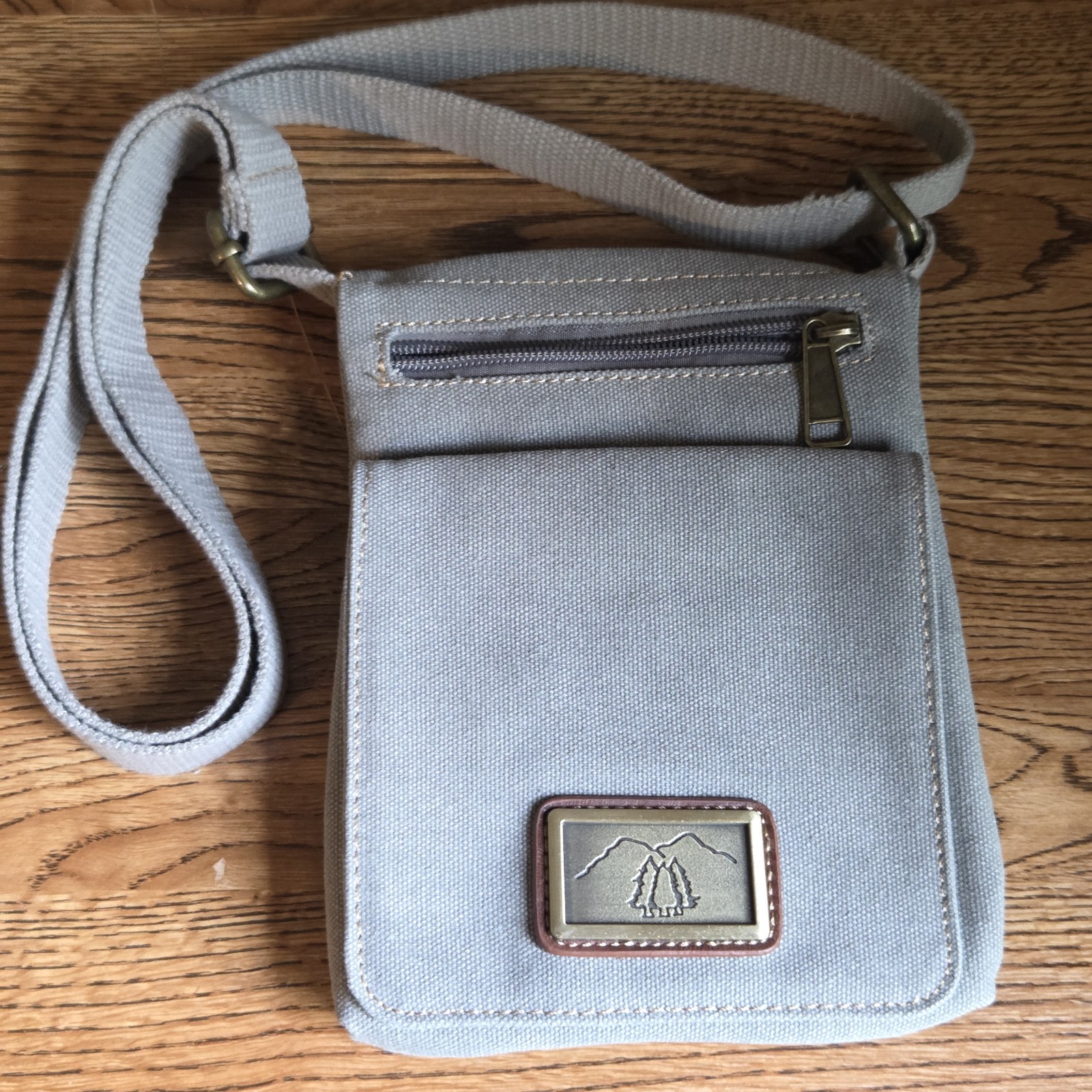 Prairie Schooner Gray Small Crossbody Adjustable Strap Zip Magnetic Outer Pocket