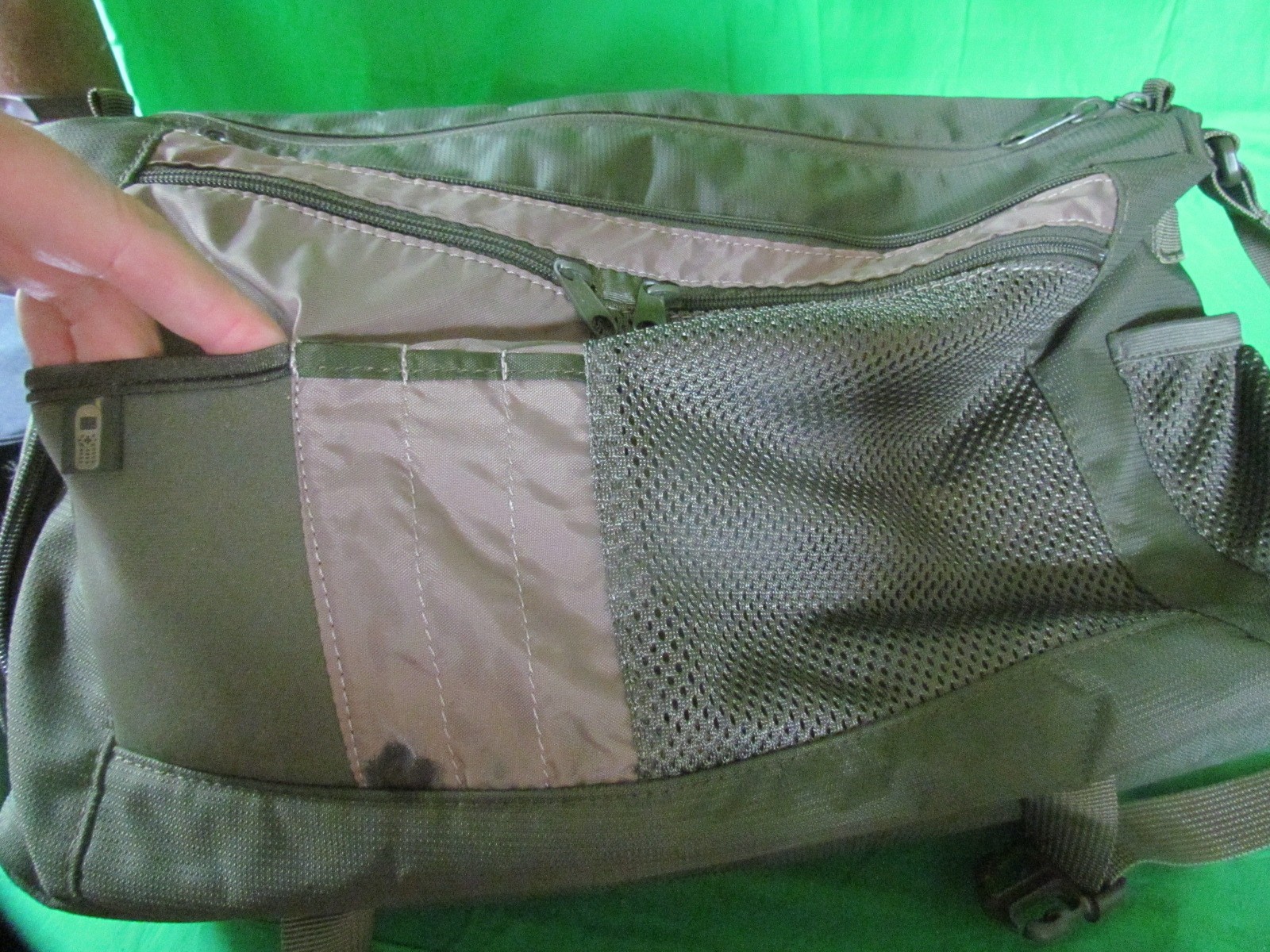 Dakine Padded Messenger Shoulder Bag Laptop Olive Green 16″ Nice Condition