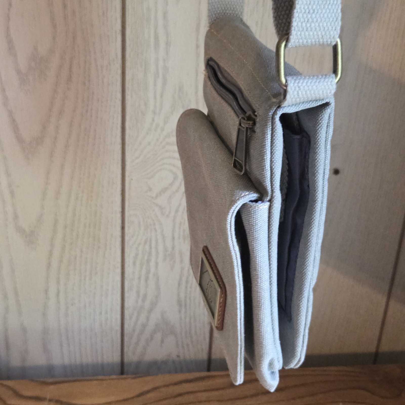 Prairie Schooner Gray Small Crossbody Adjustable Strap Zip Magnetic Outer Pocket