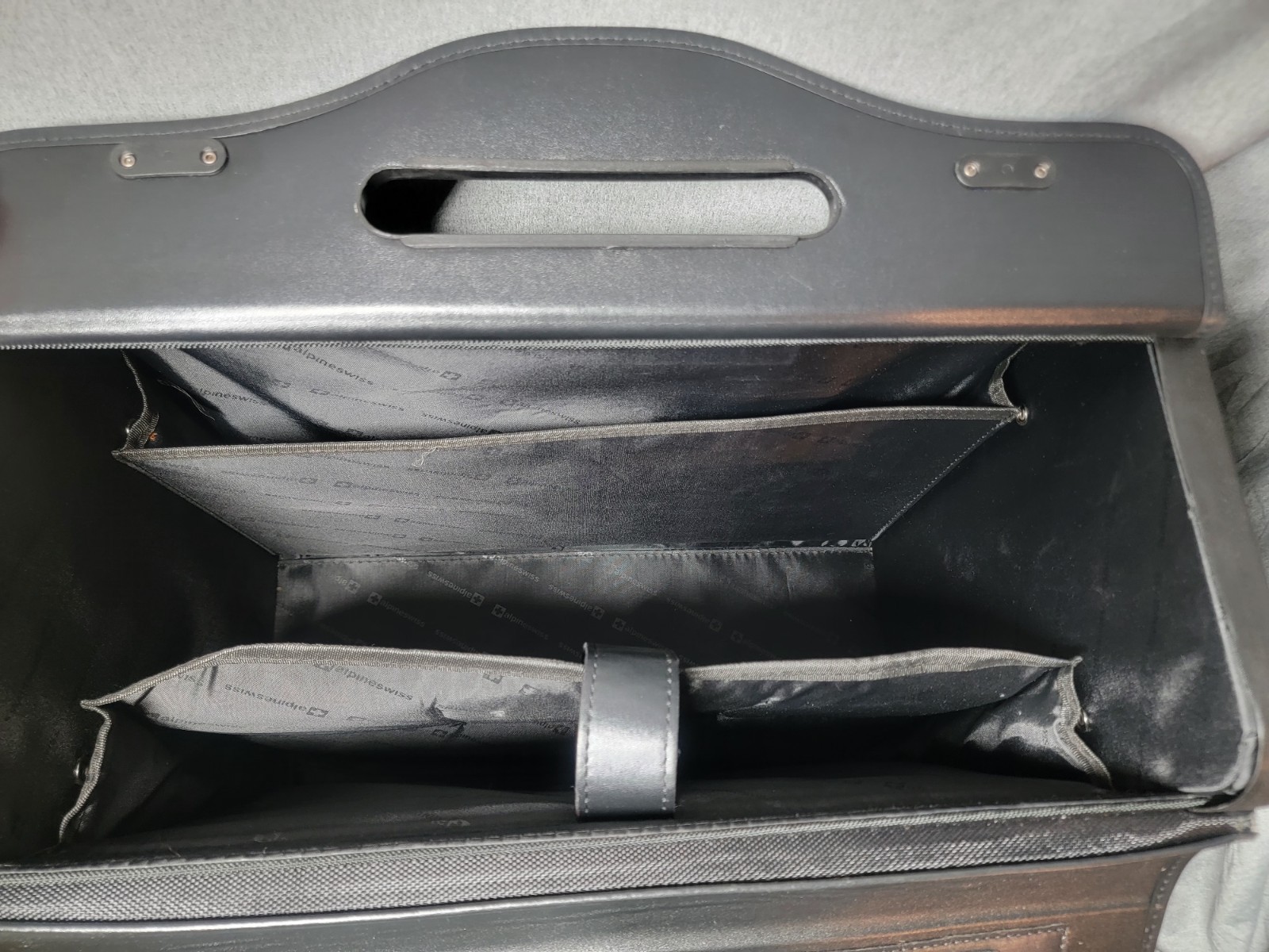 Alpine Swiss 19 Wheeled Briefcase Rolling Case Sales Sample Pilot Lawyer Attache
