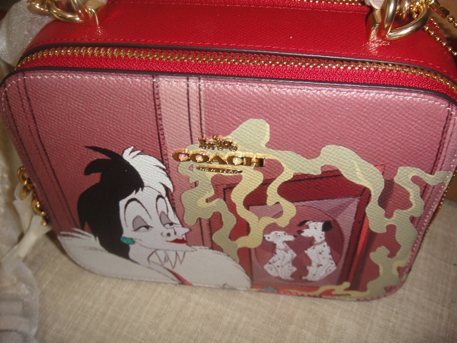 NEW COACH DISNEY CRUELA BOX APPLE MULTI CROSSBODY BAG.$398.00.MSRP 100%Authentic