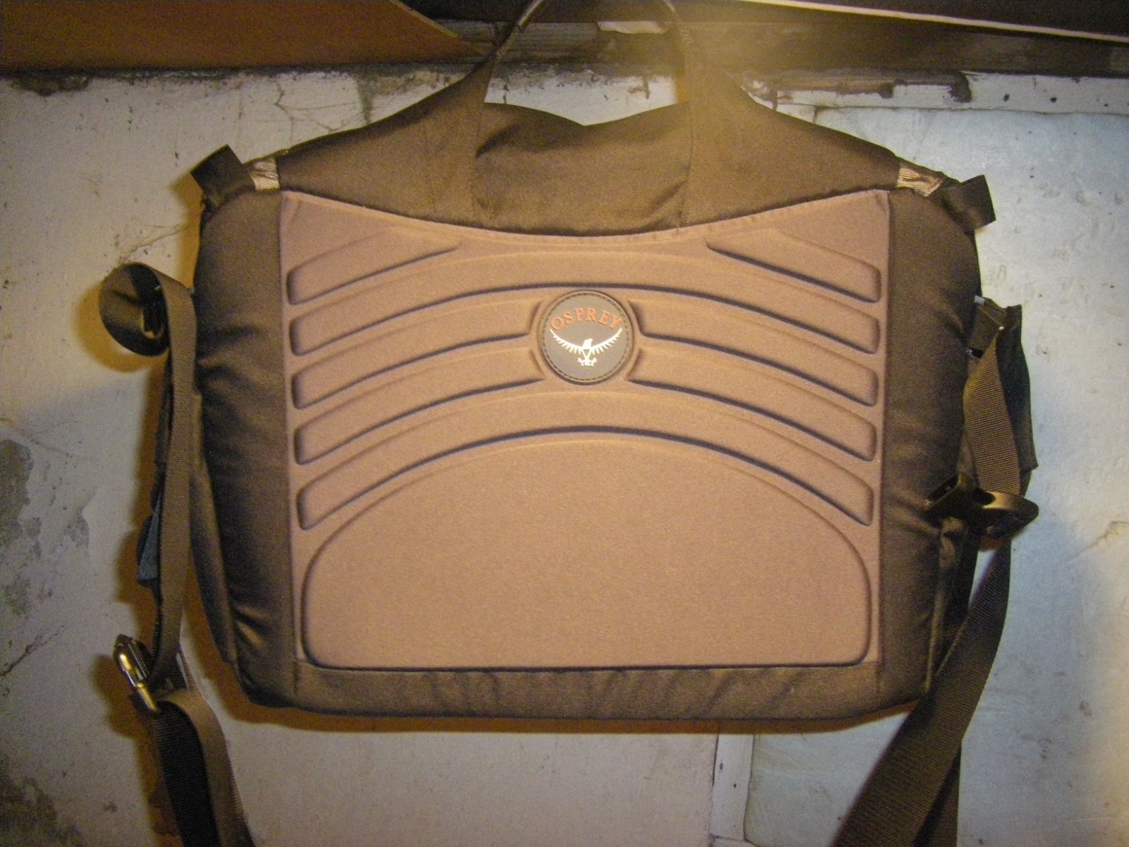 Osprey Black Messenger Torque Laptop Flap Courier Crossbody Bag Travel