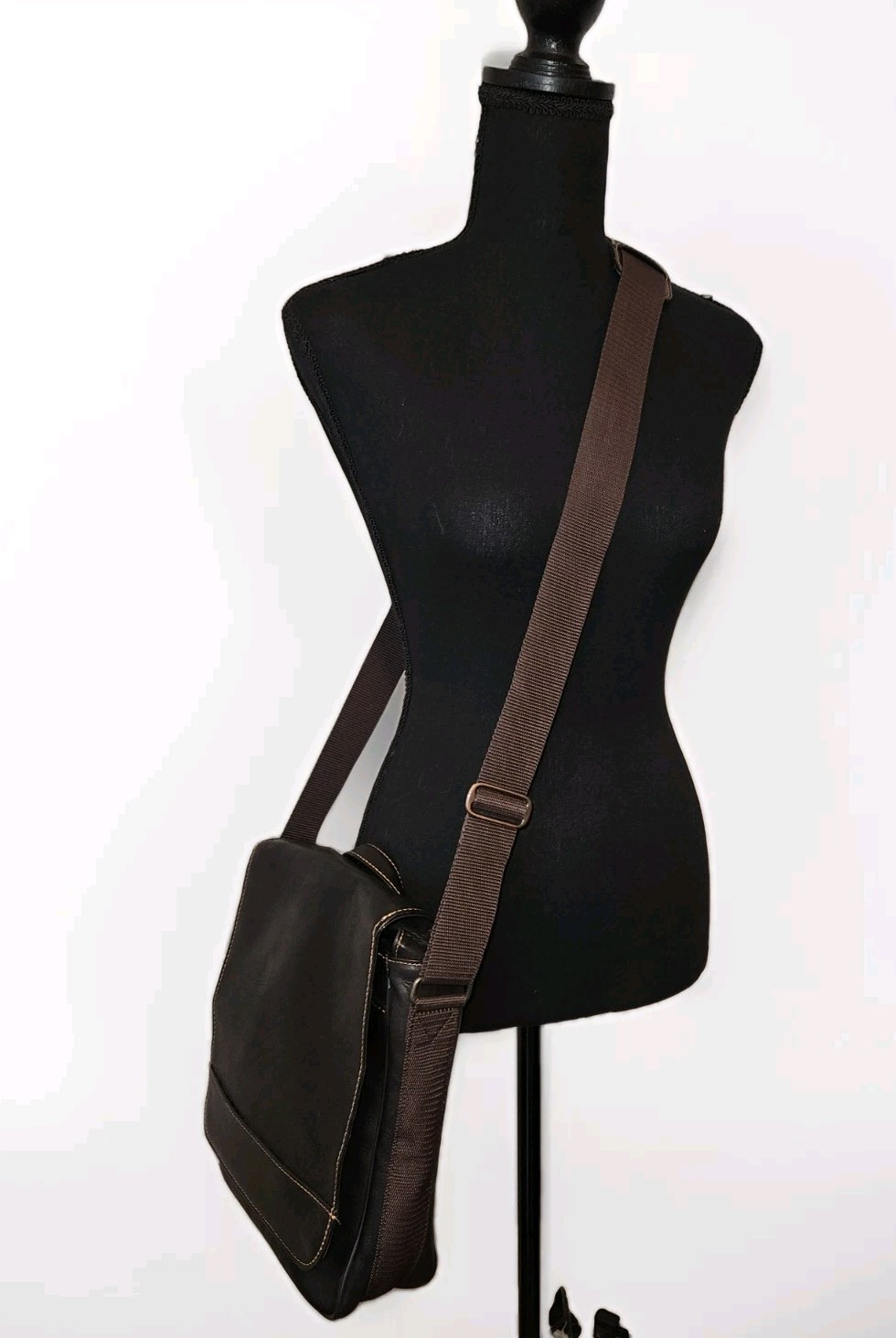 Wilsons Leather Shoulder Crossbody Brown Small Messenger Saddle Bag Travel Work