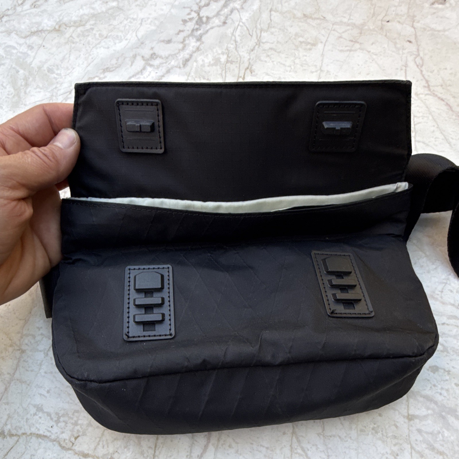Dayfarer Active Sling Modern Comfort X-pac