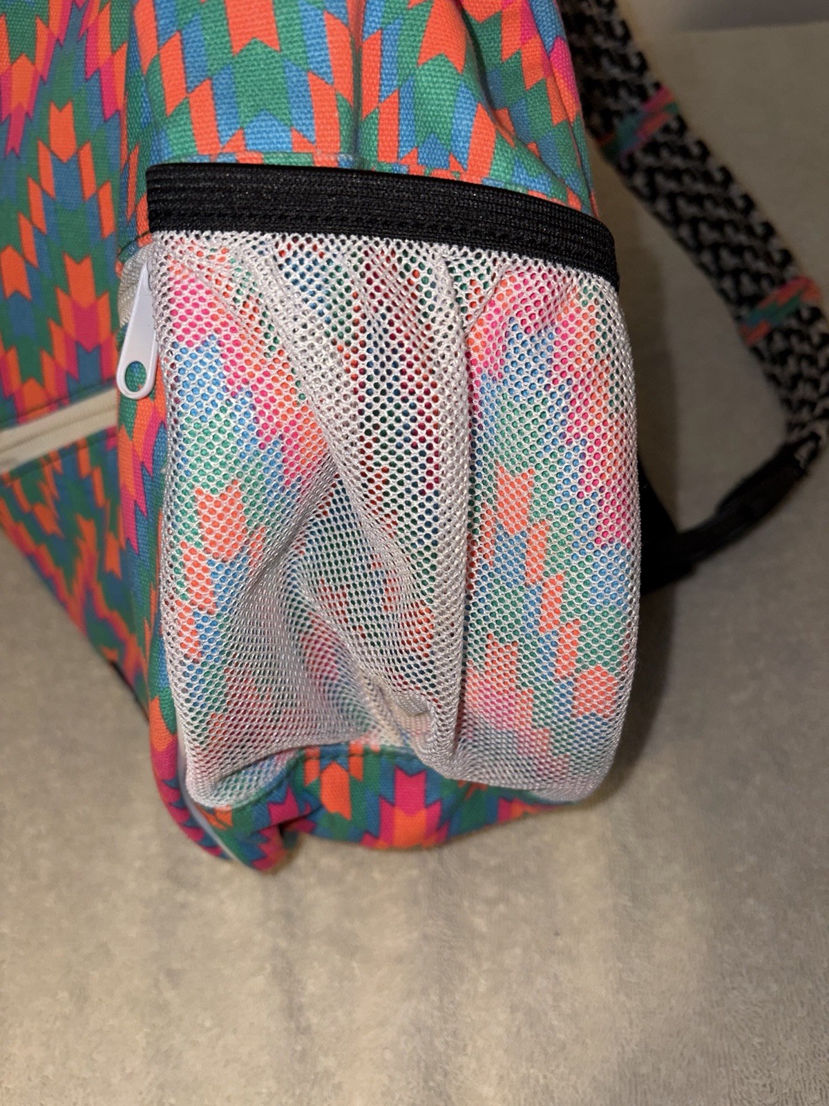 KAVU Rope Sling Multicolor Geometric Crossbody Bag Adj Strap Zip Pockets Cup