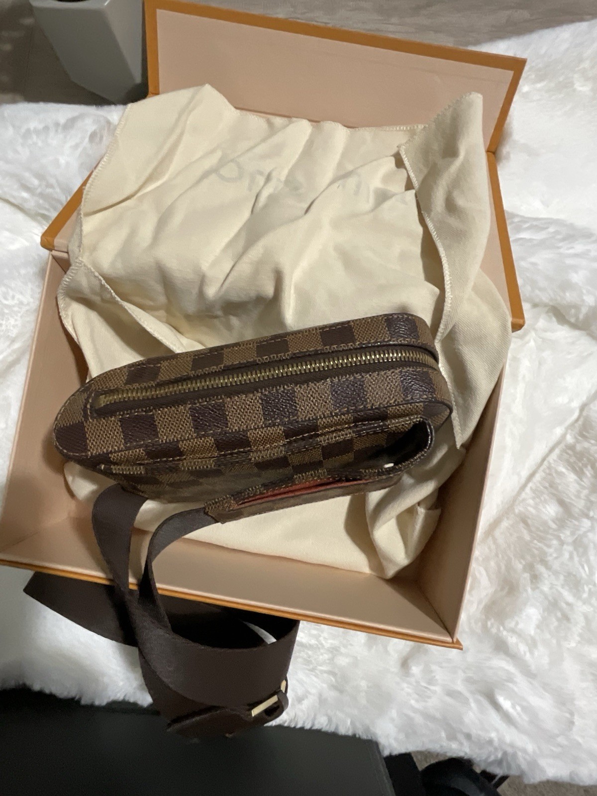 Louis Vuitton Damier Checkered Brown Crossbody Bag Zip Closure Adjustable Strap