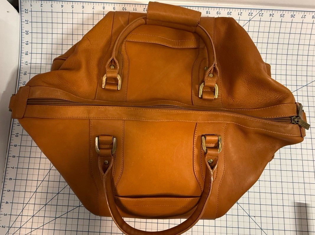 CLAIRE CHASE 22” Authentic Tan Leather Duffle Bag Travel Bag Made in Colombia
