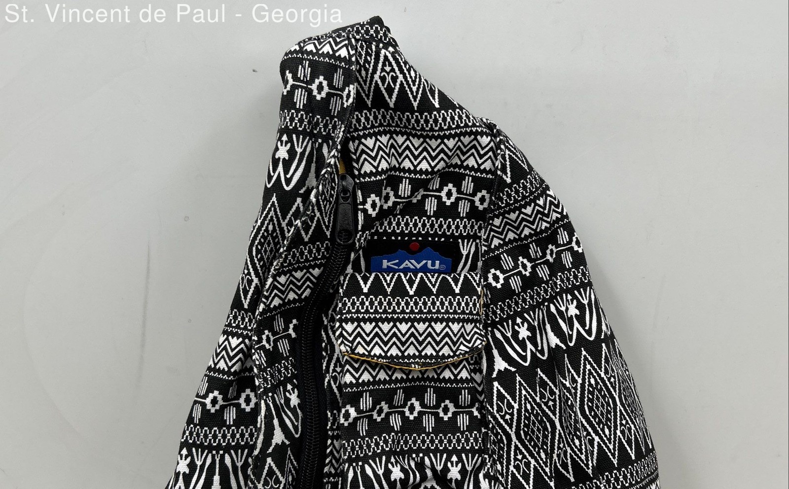Kavu Rope Sling Crossbody Backpack Black and White Geometric Design Black Zipper