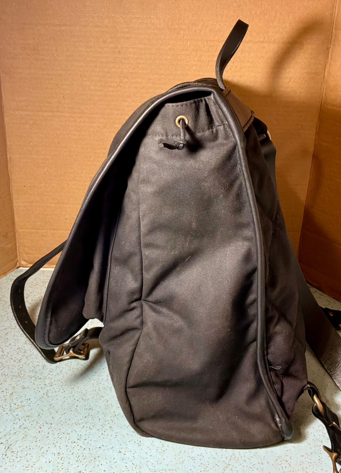 FILSON RUGGED BLACK BACKPACK w/LEATHER BRIDLE STRAPS & BRASS BUCKLES DRAWSTRING
