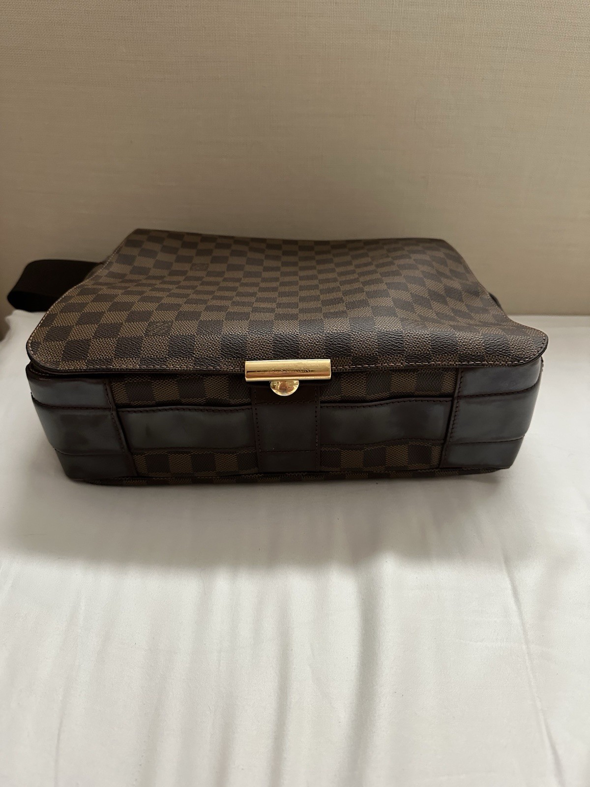 Louis Vuitton Damier Ebene Bastille Messenger bag – Excellent Condition