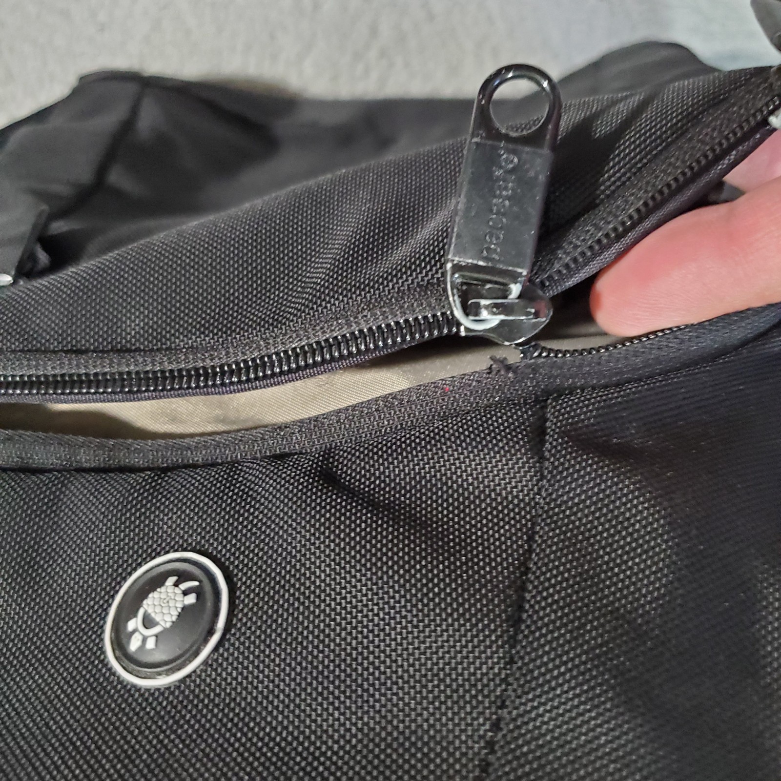 Pacsafe Backpack Black Anti Theft Metrosafe 350 Daypack Exomesh Travel PB004