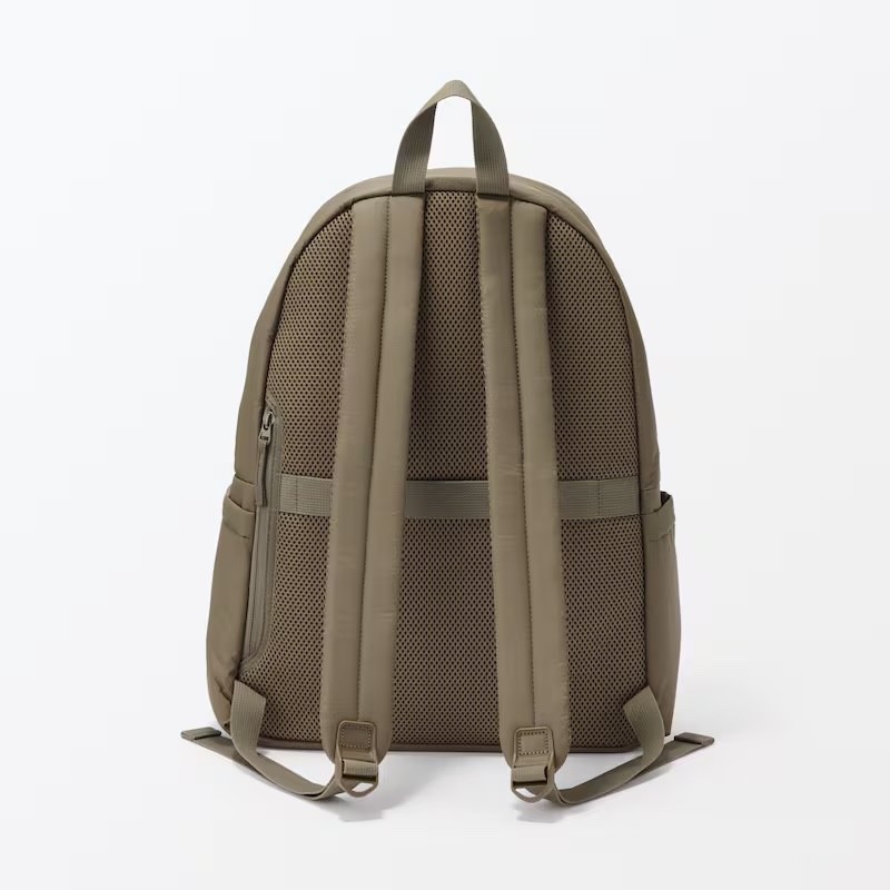 MUJI Water-repellent padded backpack to reduce shoulder strain from japan