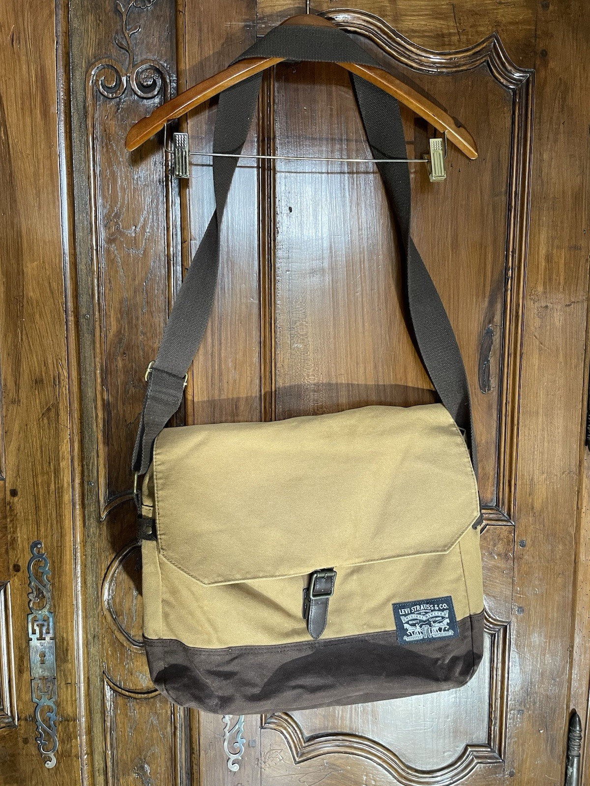 Levi’s Canvas Messenger Laptop Bag Tan Brown Crossbody 16×12 Repaired Clasp
