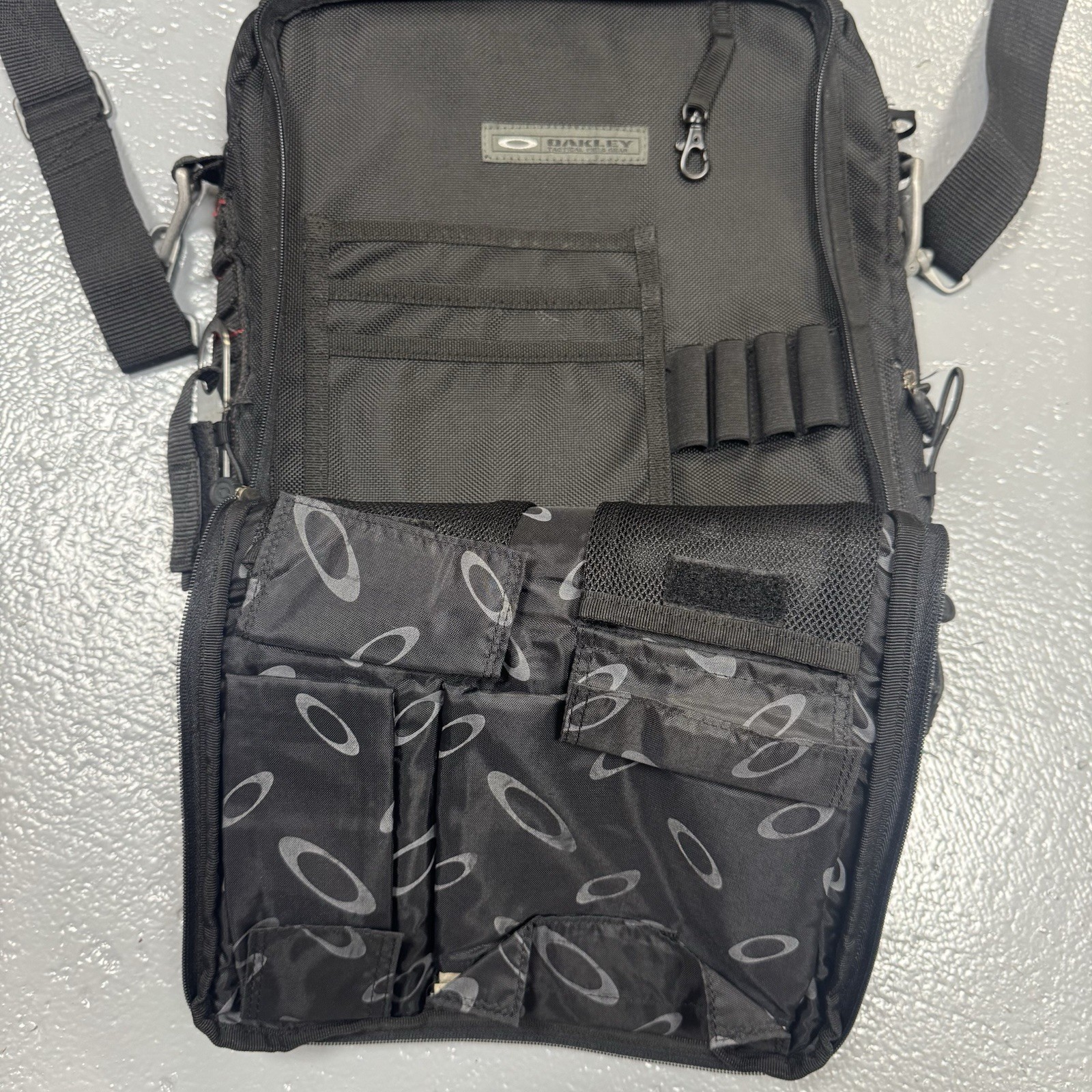 Oakley Tactical Field Gear Vertical Messenger Day Pack Laptop Bag Black 16×13