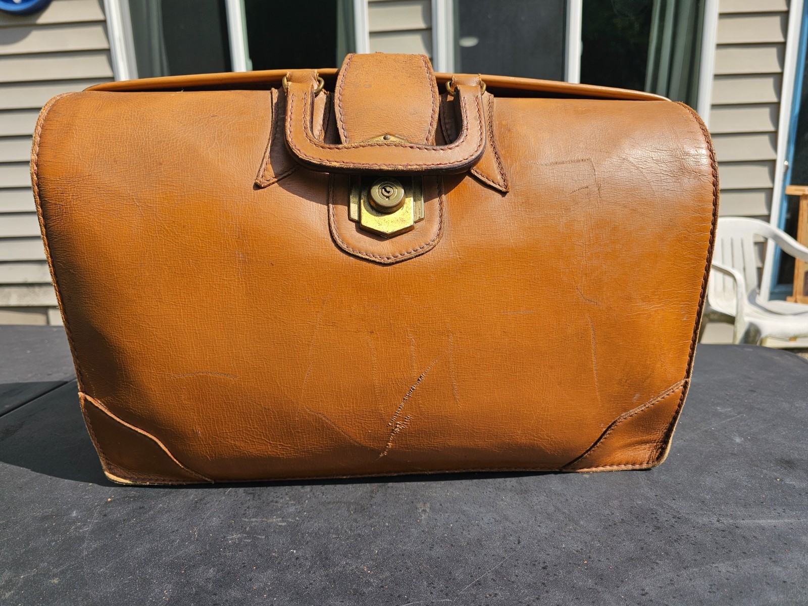 Vintage Tan Brown Leather Briefcase Gladstone-Style Doctors Bag Genuine Cowhide