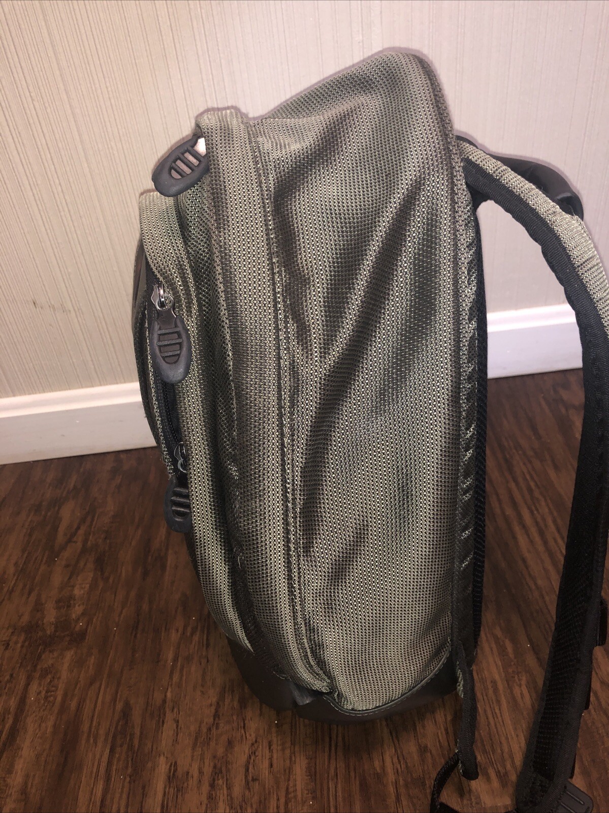 Tumi T2 Tech Backpack 513G Olive Green Appr 16x11x8 Ballistic Nylon & Leather B1