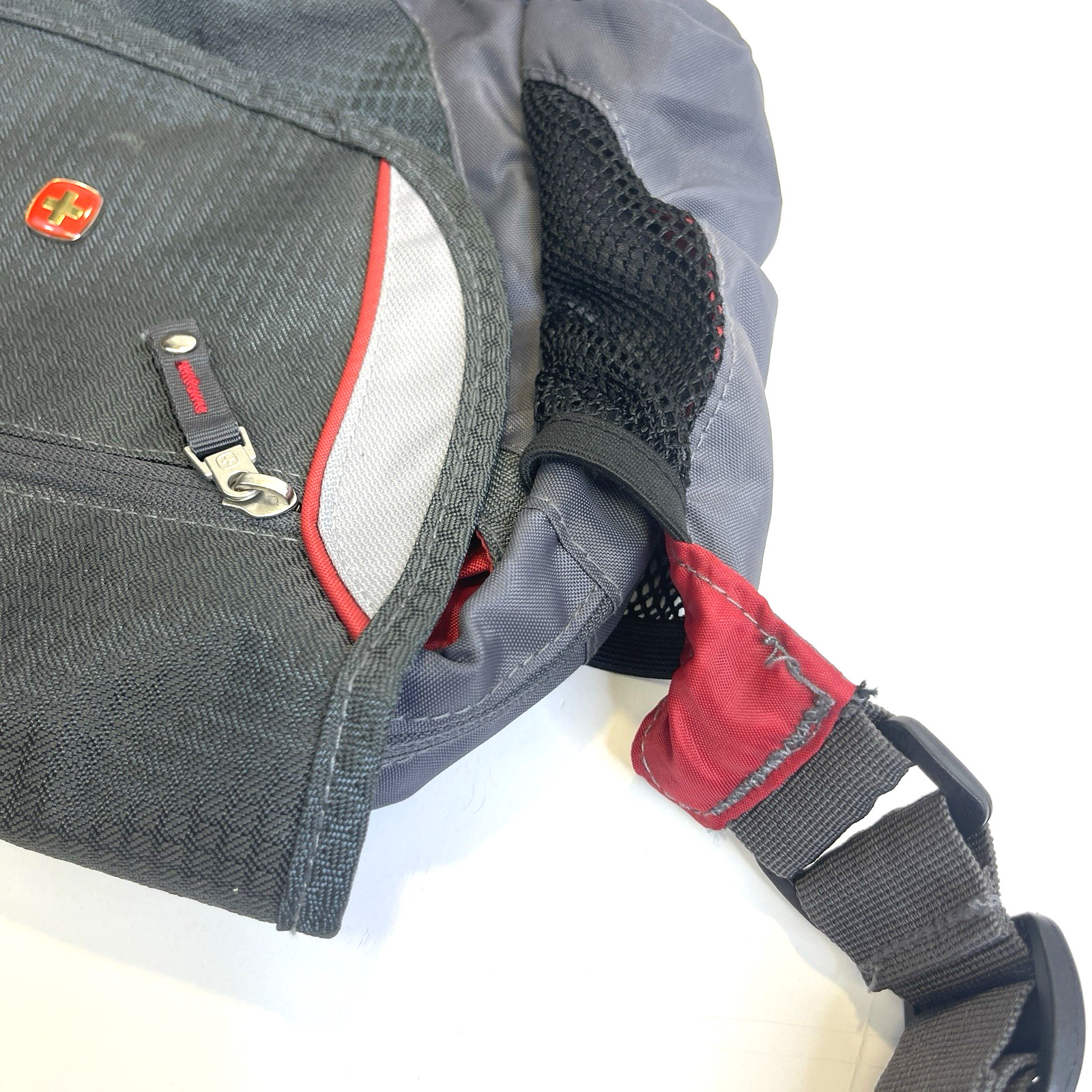 Swiss Gear Gray Adjustable Strap Day Bag Travel Hiking Messenger Toiletry Acces