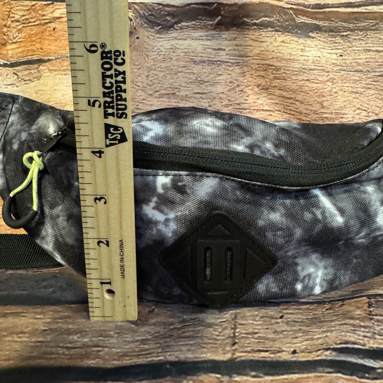 No Boundaries Men’s Tie Dye Fanny Pack Waist Bag Black White Adjustable Strap
