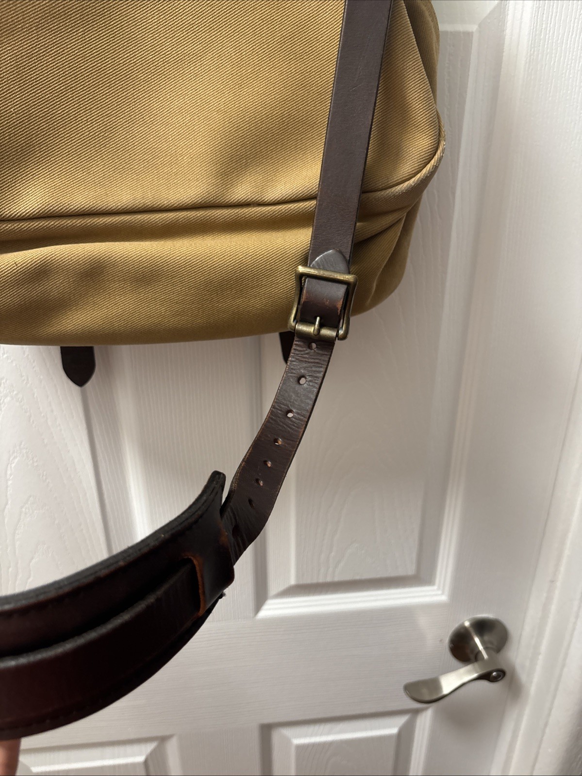 Filson Rugged Twill Field Bag | Medium – 14L | Tan