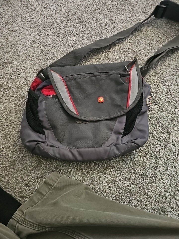 SwissGear Mini Messenger Bag Crossbody Travel Hiking Theme Park Gray Red