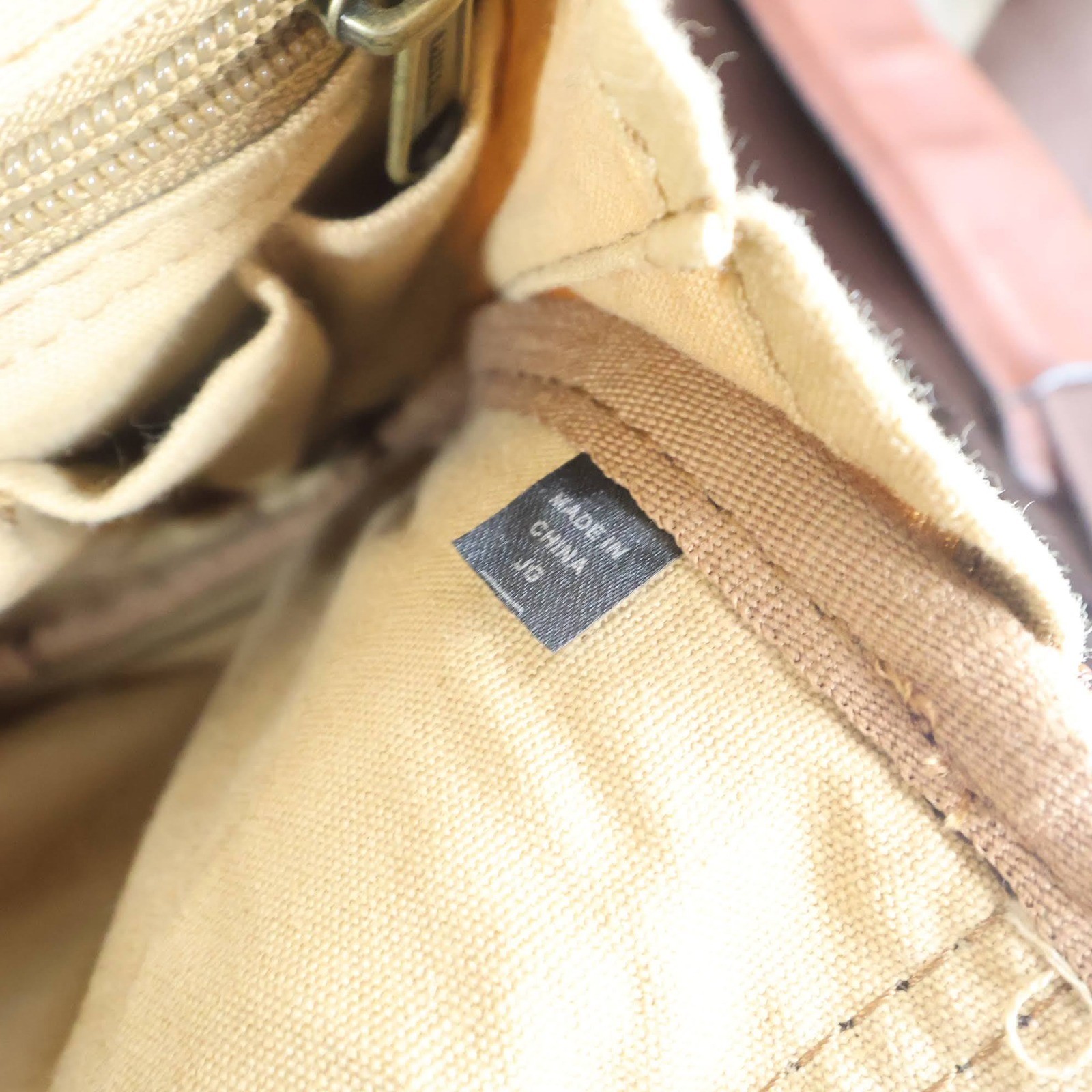 Duluth Trading Co Brown Leather Messenger Crossbody Bag Travel Utility Pouch