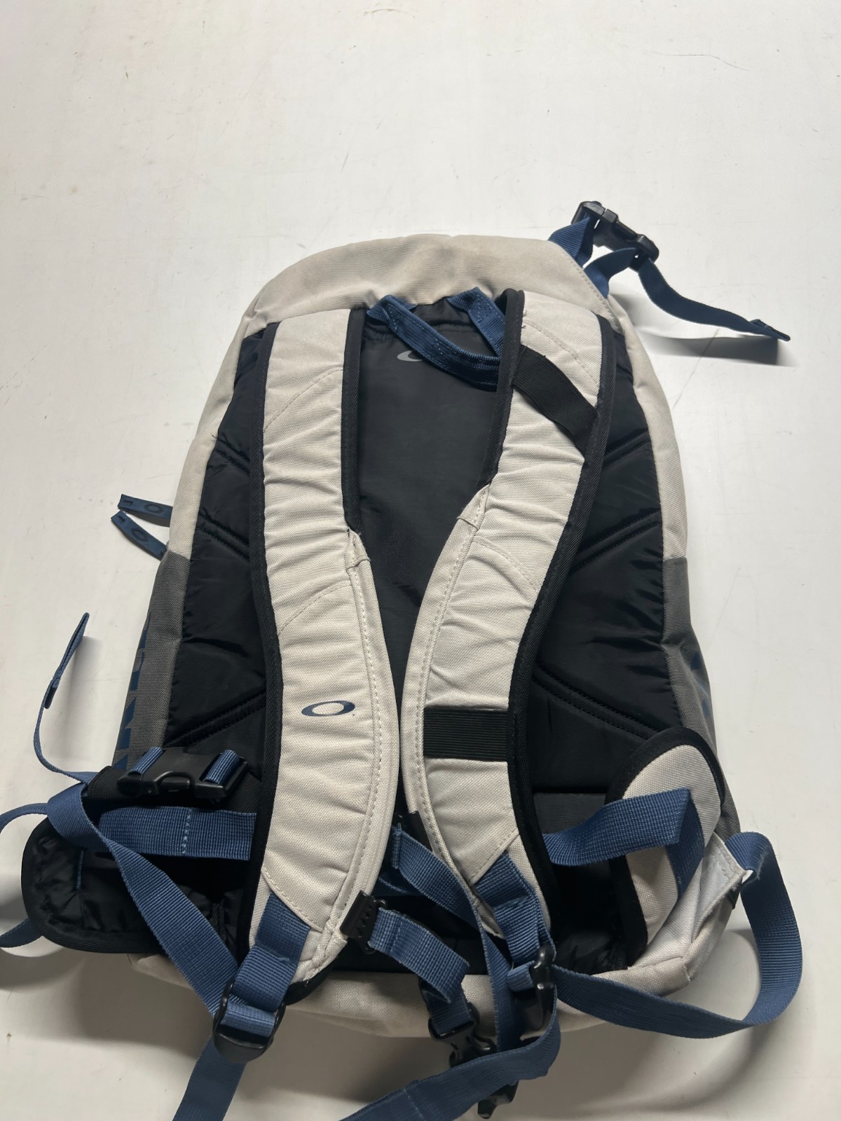 Oakley Snowmad Day Backpack Compression Strap Buckles Hiking Travel Outdoor