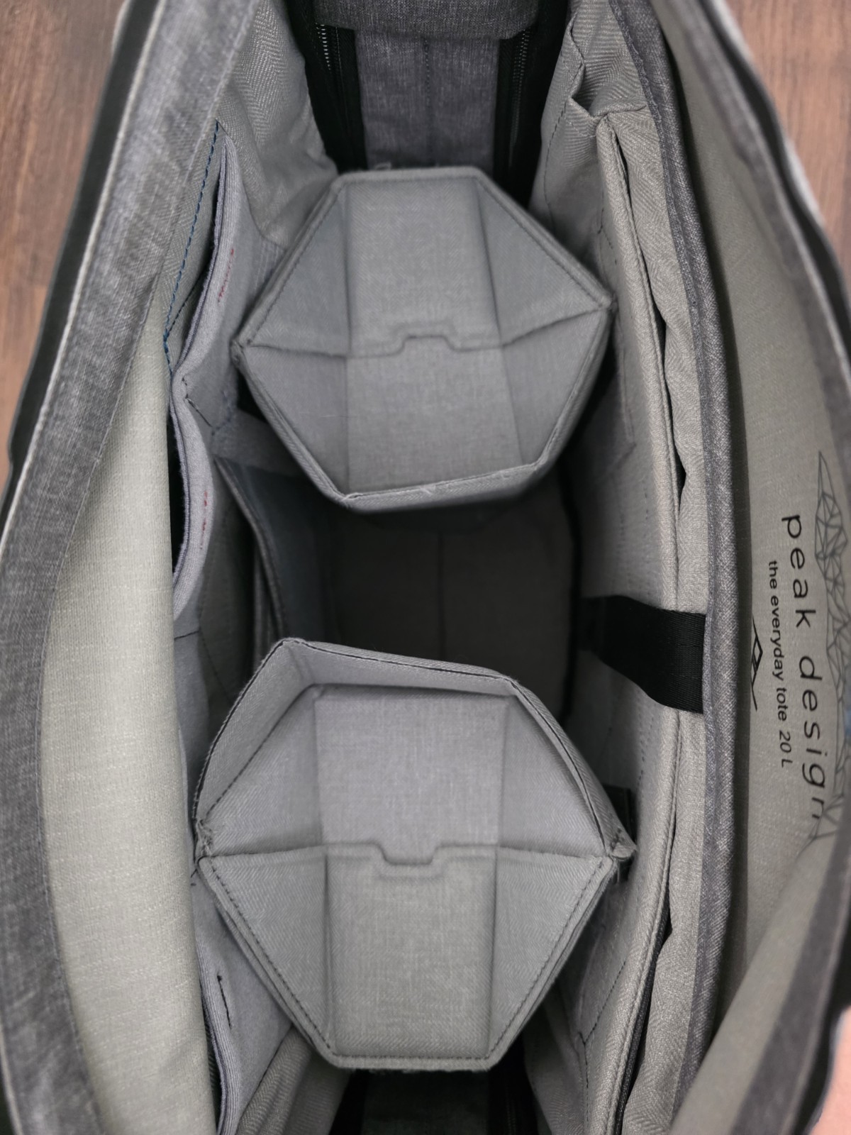 Peak Design Everyday 20L Tote Bag – Gray, Zip Closure Shoulder Strap Pockets
