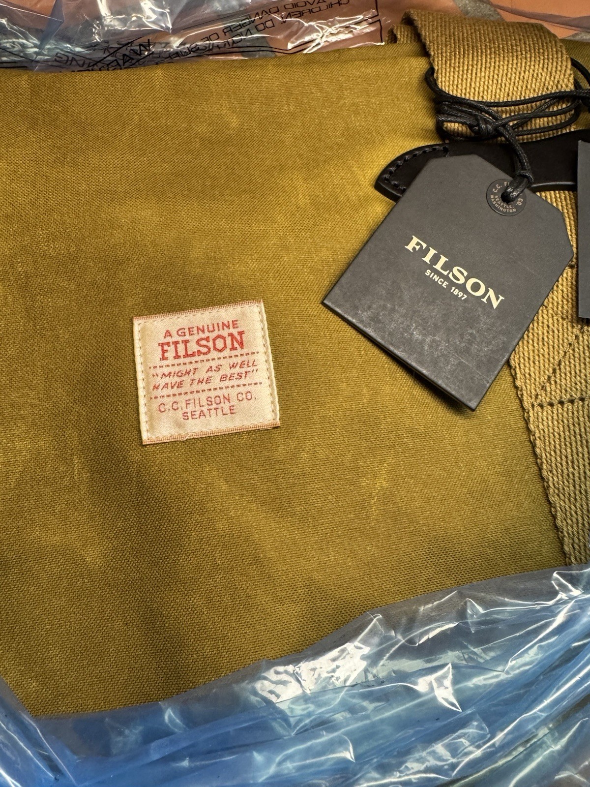 Filson Tin Cloth Small Duffle Bag Dark Tan NWT 20% Off MSRP 33L, 18L x 11W x 10H