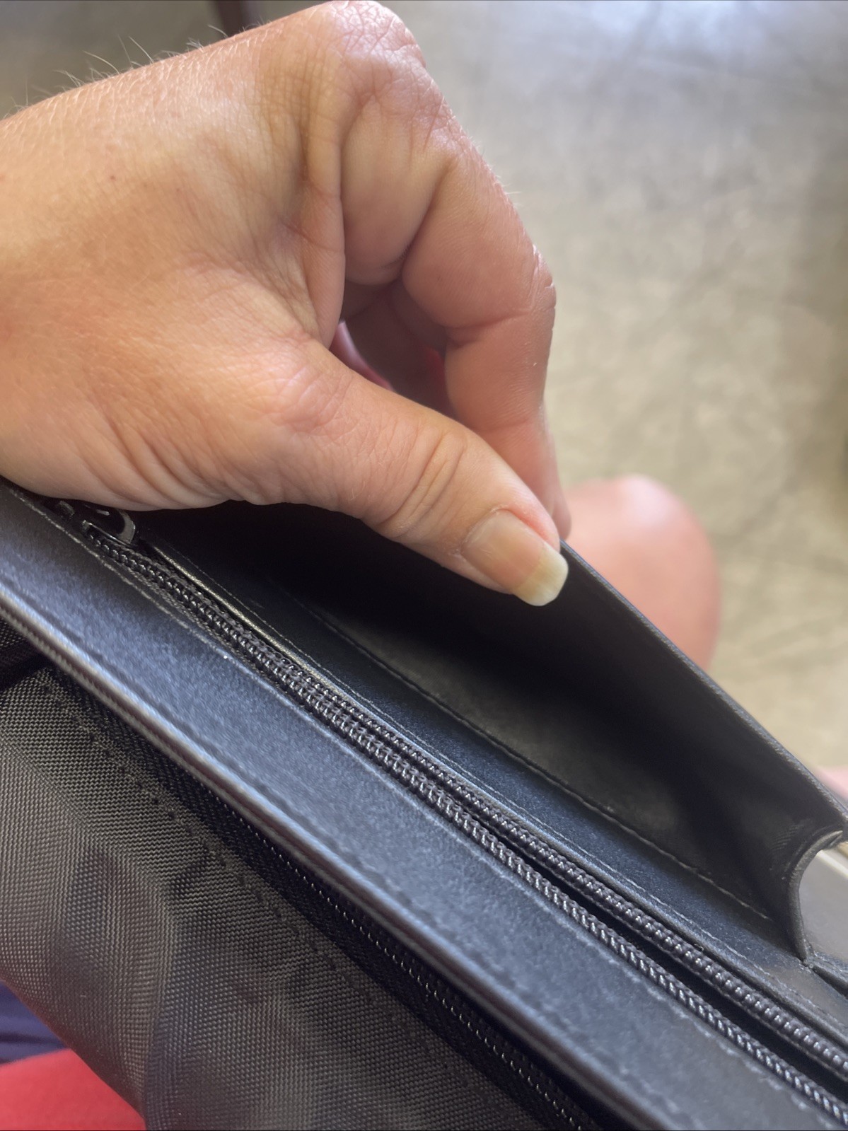 Wilson’s Black Genuine Leather Briefcase Portfolio, Clasp Close No Handle W/ Key