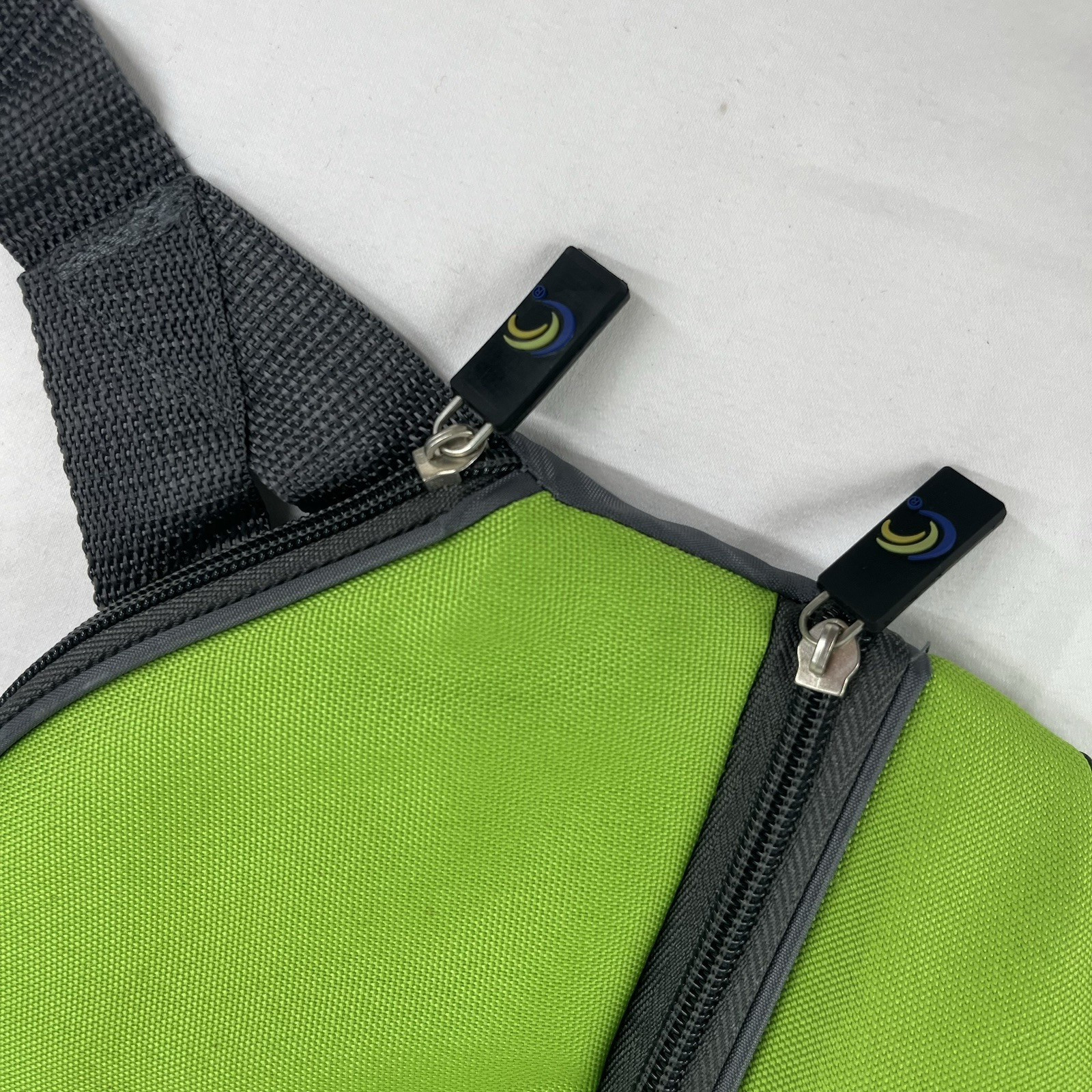 LIME GREEN INSULATED SLING PACK BAG SMALL 10X13X3 Hiking Gear Park Picnic