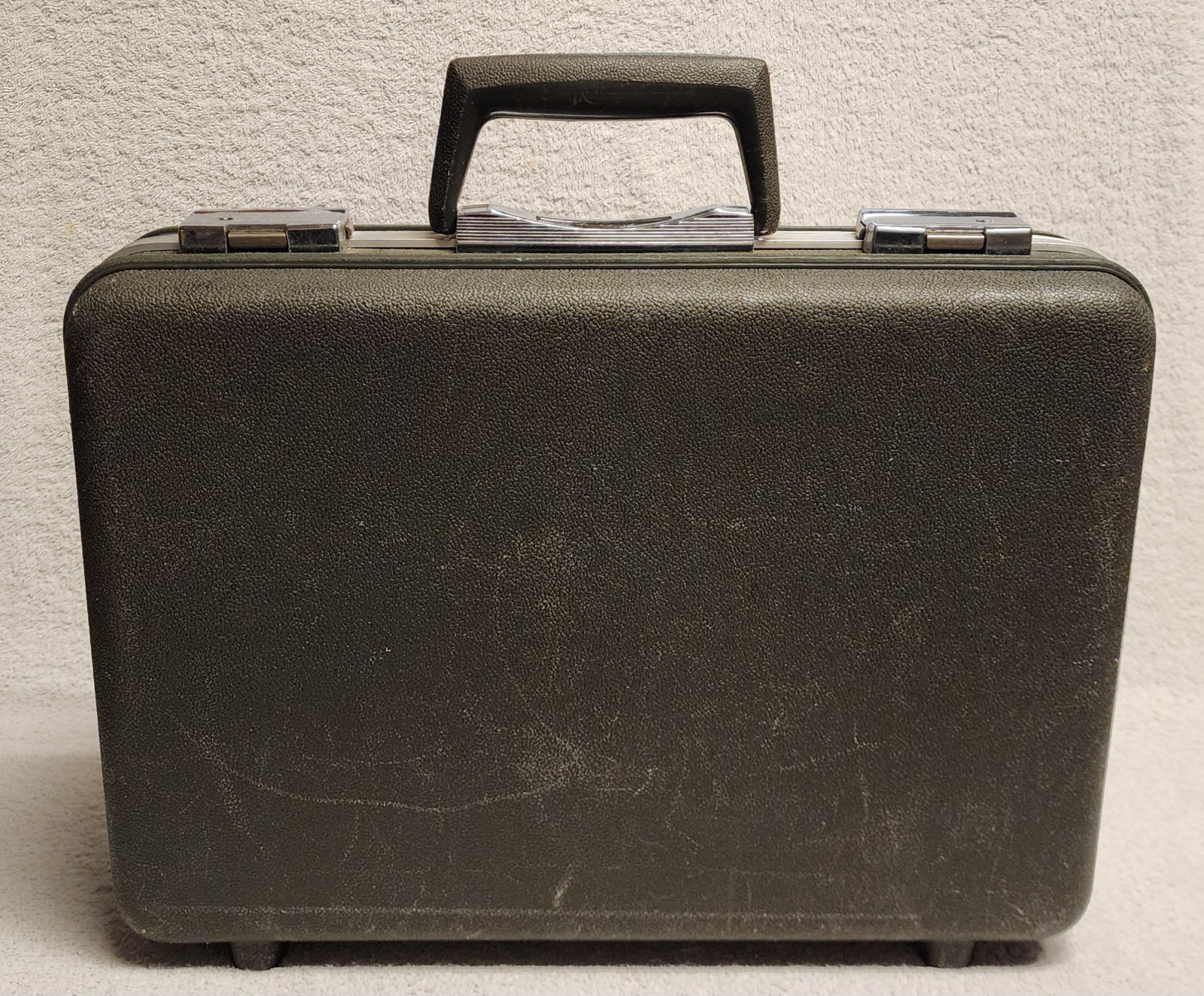 Vintage Oshkosh Hard Shell Briefcase Case Attache Dark Gray No Key