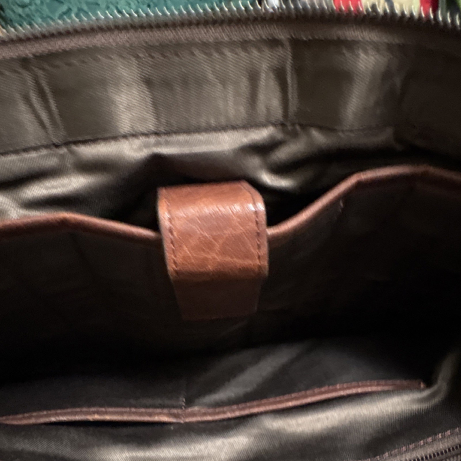 Brown Messenger Bag Magnetic Zip Closure Inner Pockets Shoulder Strap Men