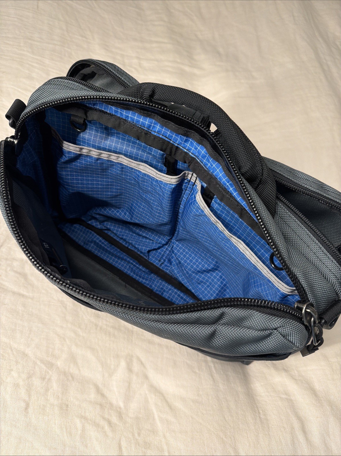 Tom Bihn Pilot Steel Grey 1050 Ballistic Island Blue 200 Halcyon (Discontinued)