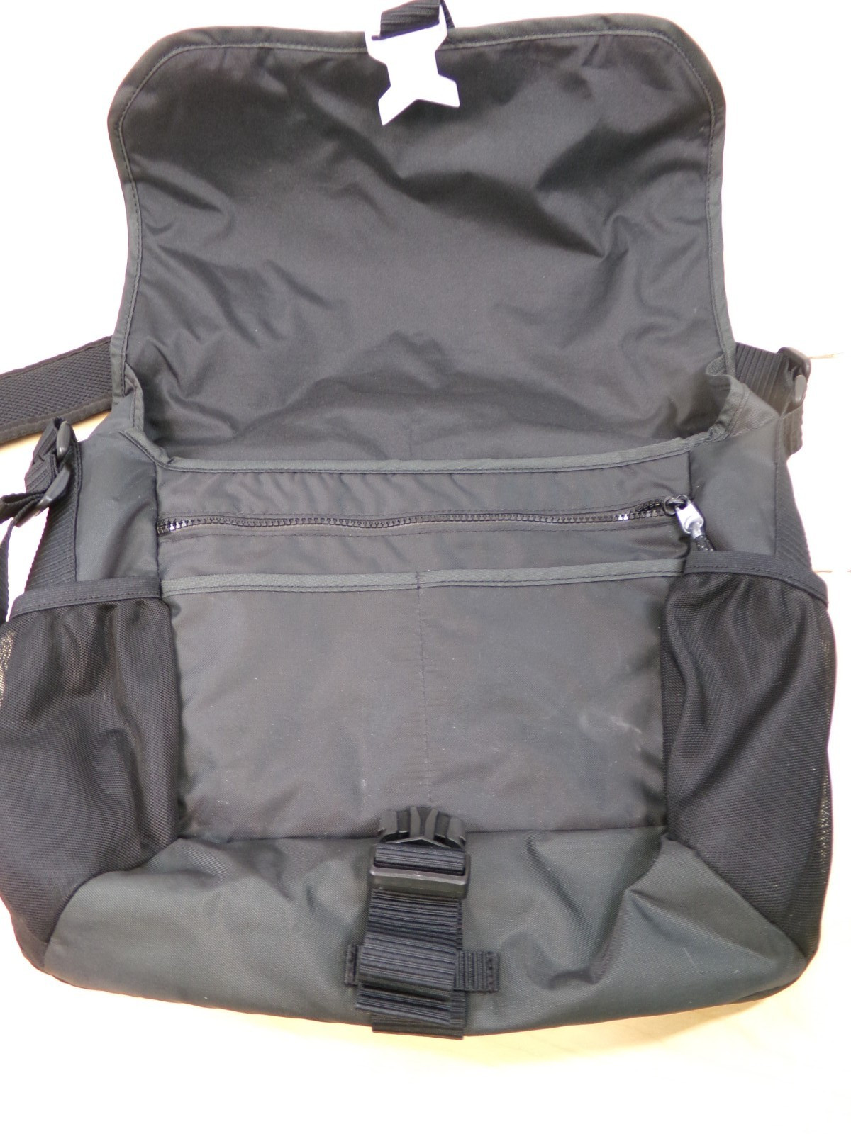 Nike Sportswear Essentials Shoulder Messenger Bag Laptop Tote Black DB0498-010