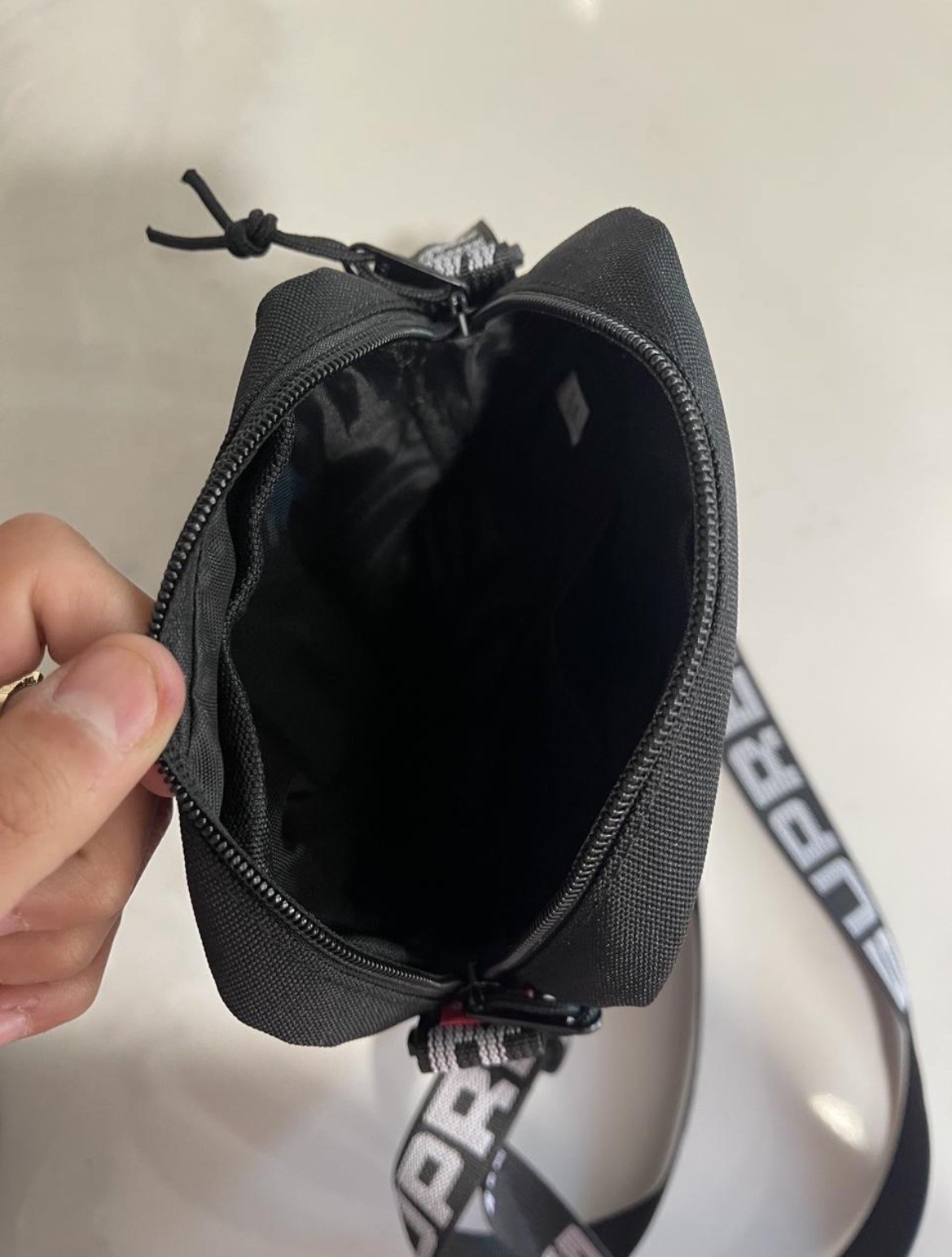 NEW Supreme SS18 Shoulder Bag Black – Fast Shipping, Great Price!