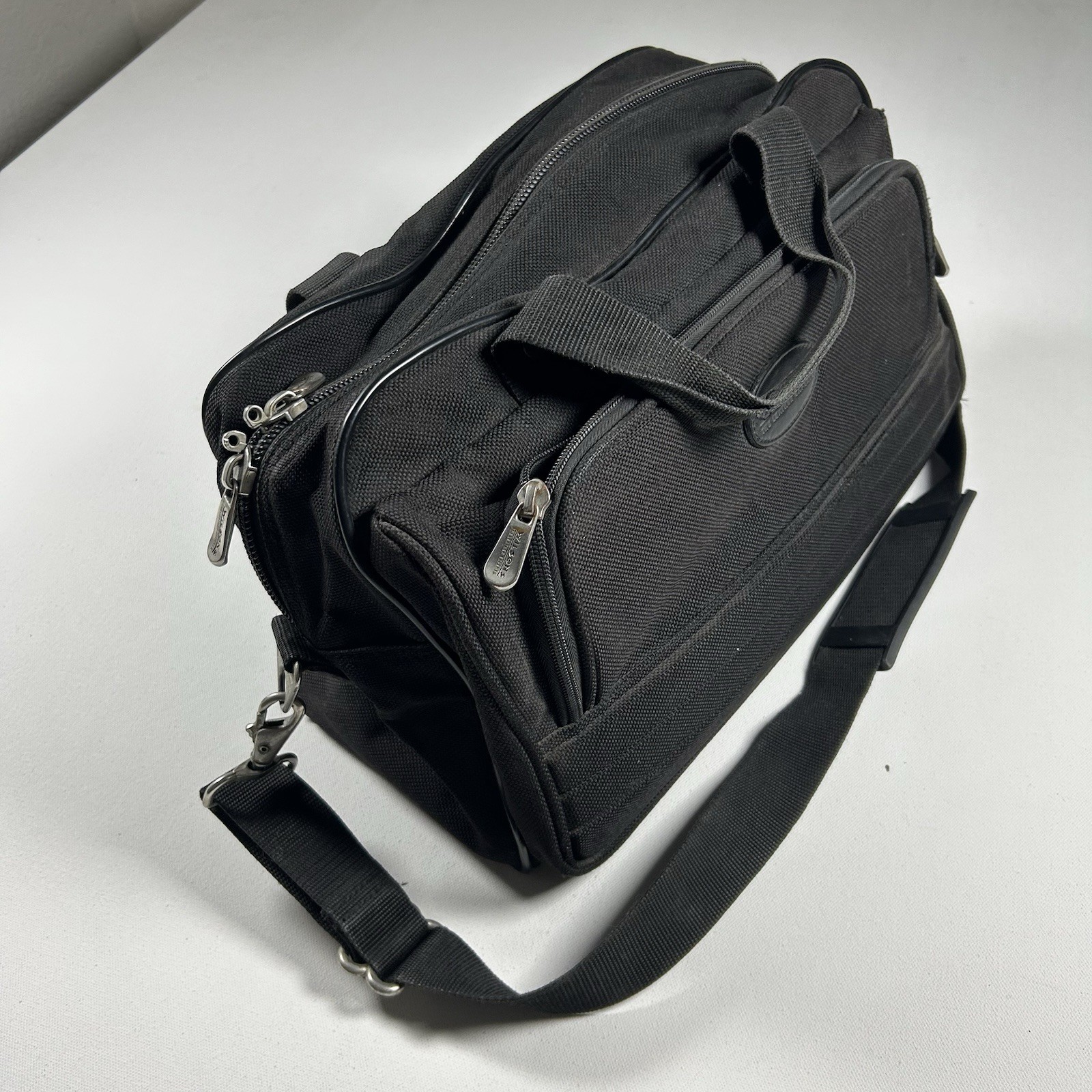 Vtg Wilsons Leather Duffle Bag Black Travel Weekend Carry On Zip Shoulder Strap