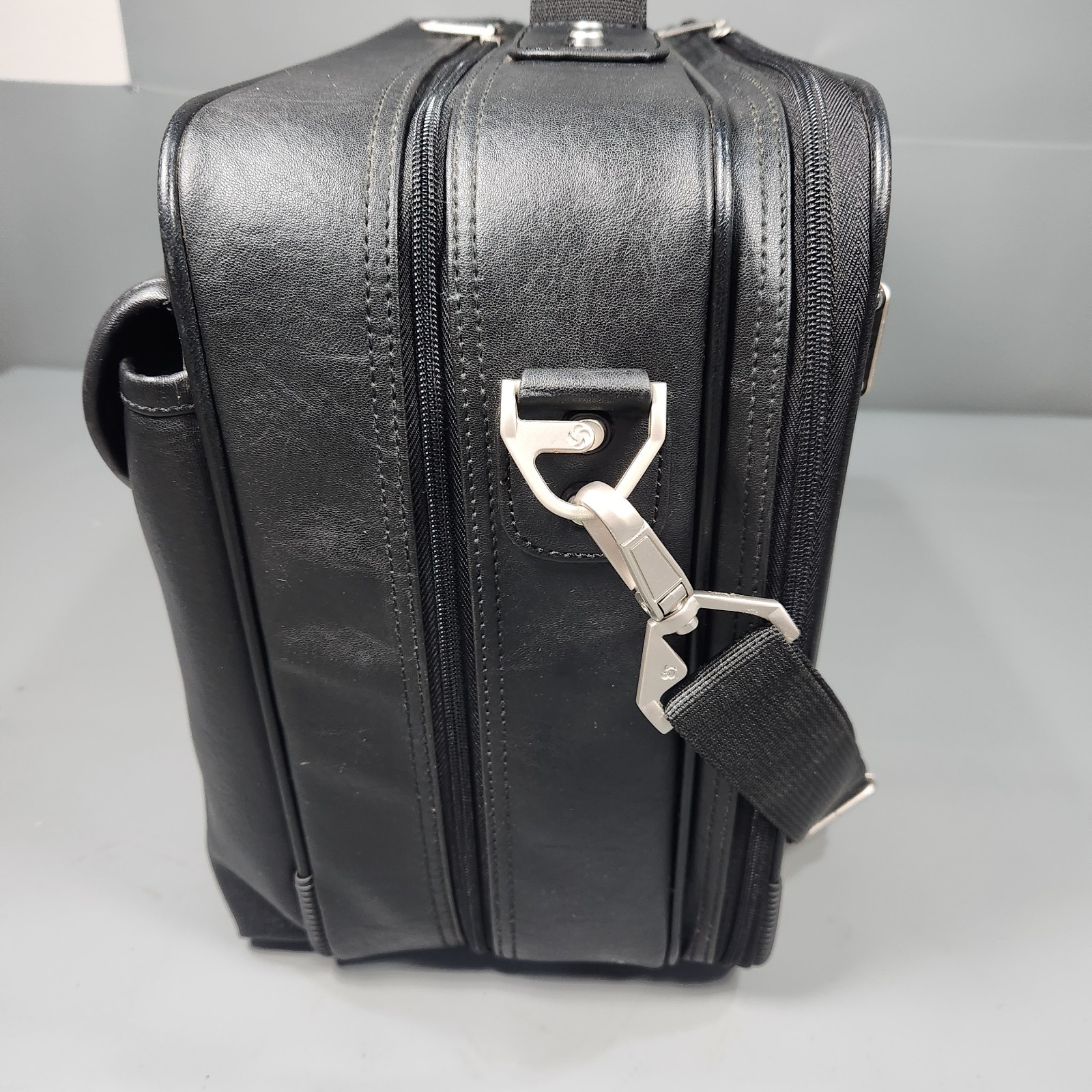Samsonite Classic Computer Case Black Leather Dual Laptop Bag 15.5″ w/strap