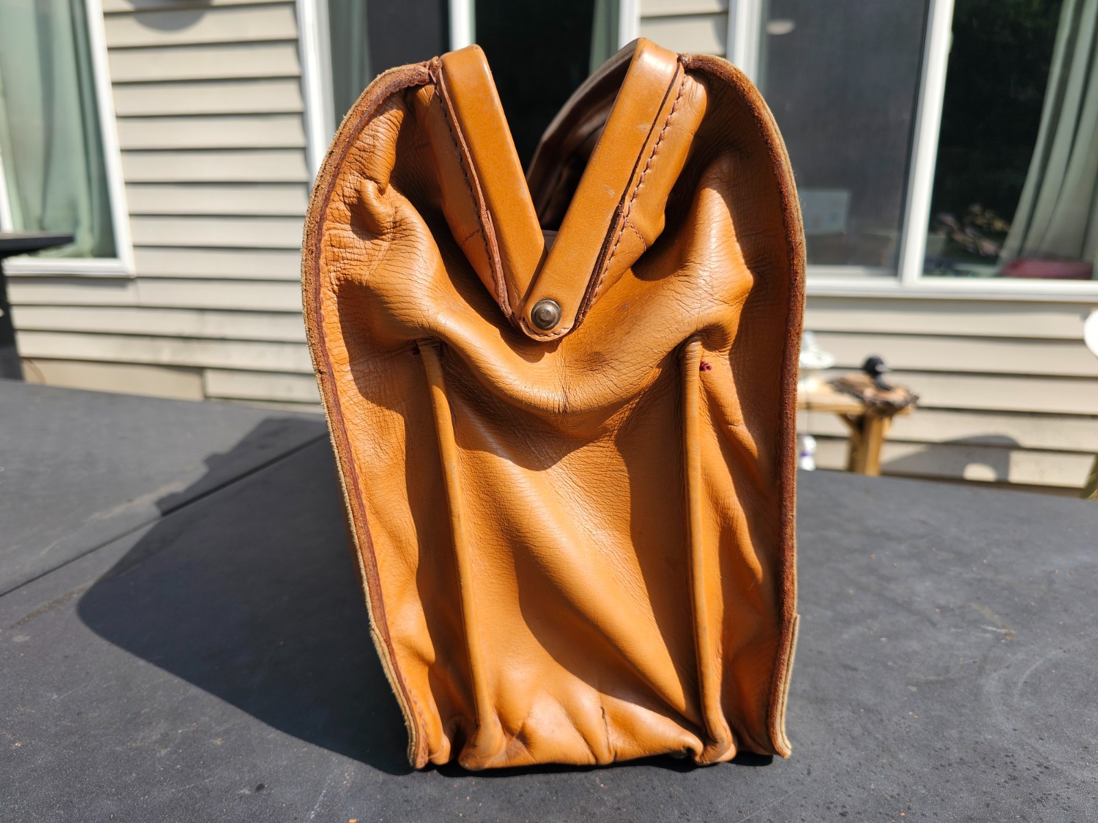 Vintage Tan Brown Leather Briefcase Gladstone-Style Doctors Bag Genuine Cowhide