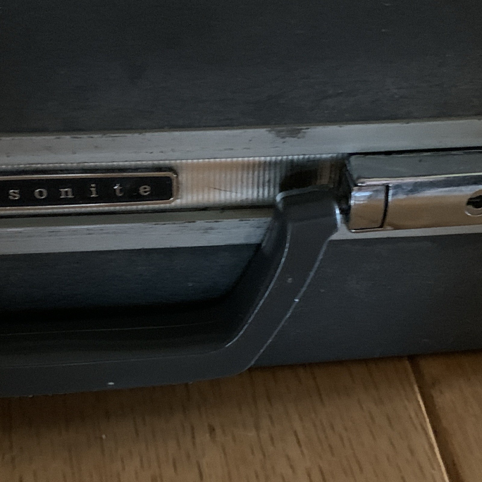 Samsonite Gray Hard-Sided Briefcase Push Lock Classic Business Top Handle
