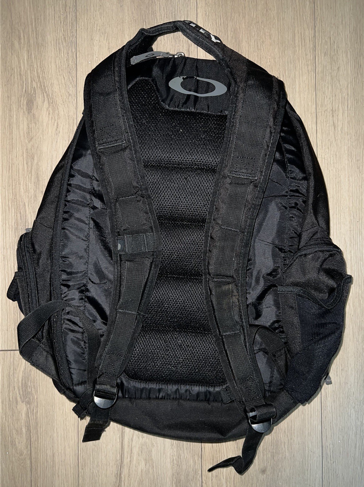 Vintage Oakley Arsenal Pack Backpack Black Hydrofuse Tech Y2K 92329