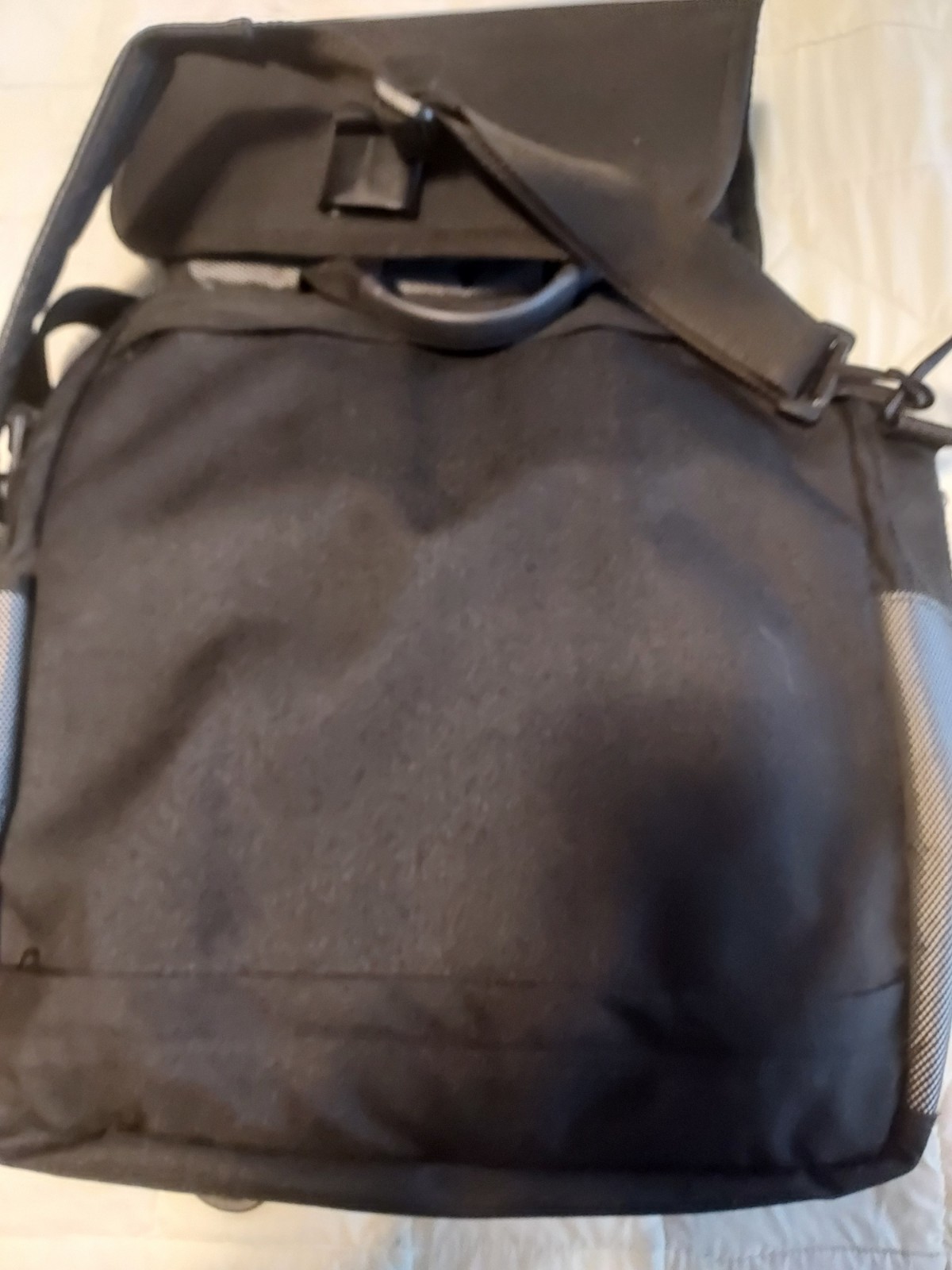 LEEDS brand messenger bag shoulder strap WELL MADE MOA logo with zipper GUC
