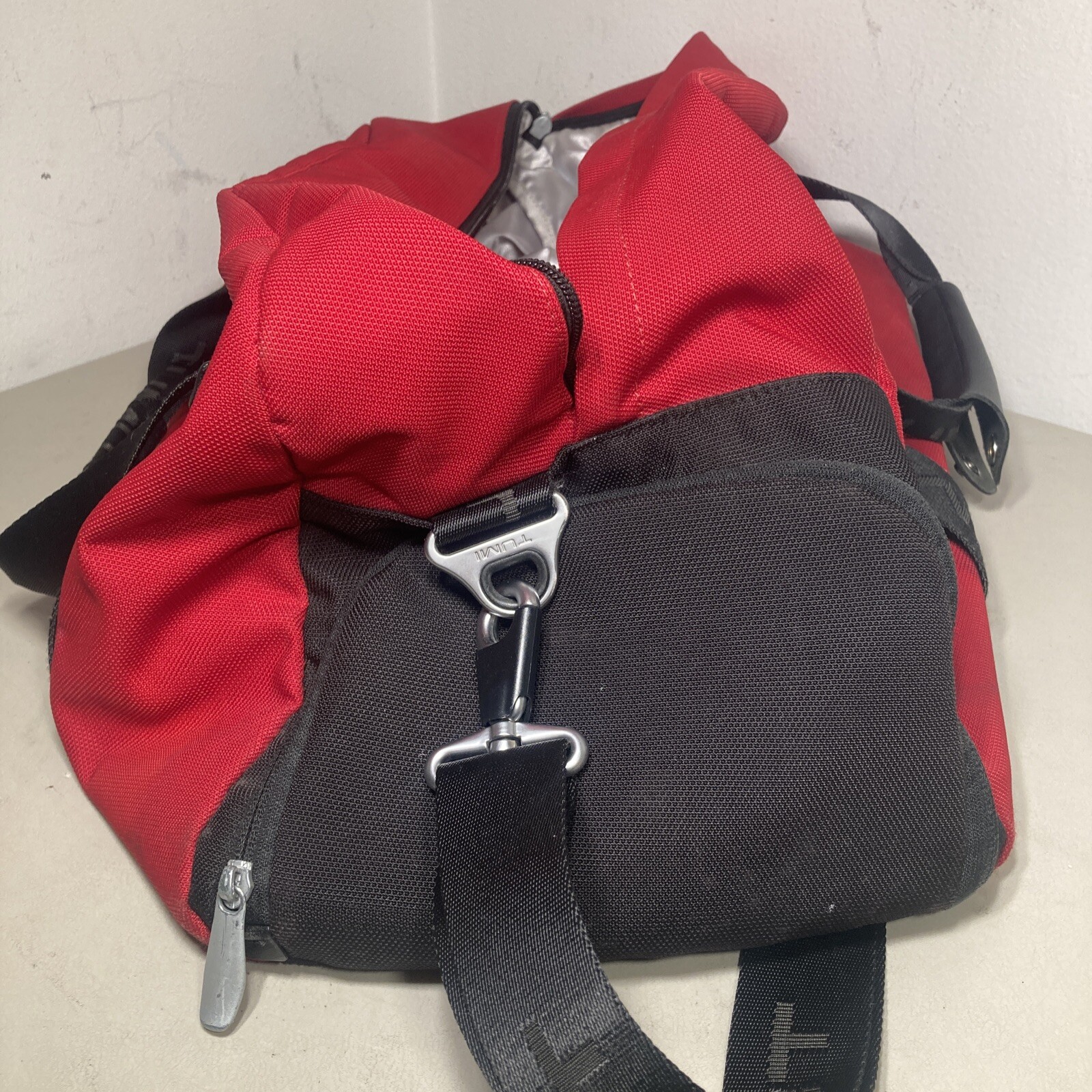RARE! TUMI ALPHA SPORT 6645D Red Black Nylon Carry On Gym Duffle Bag READ DESCR